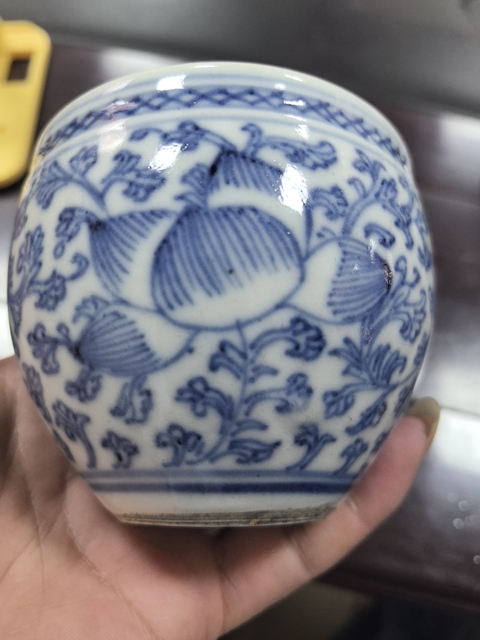 古玩陶瓷花卉紋青花缸真品鑒賞圖