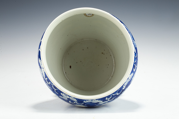 古玩陶瓷清晚·青花留白雙龍戲珠紋廣口罐真品鑒賞圖