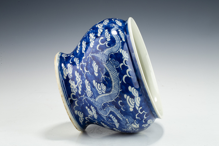 古玩陶瓷清晚·青花留白雙龍戲珠紋廣口罐真品鑒賞圖