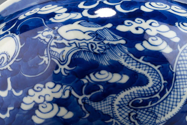 古玩陶瓷清晚·青花留白雙龍戲珠紋廣口罐真品鑒賞圖