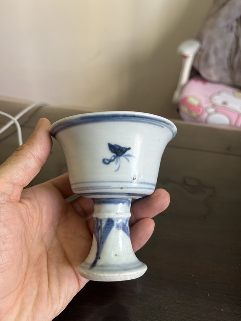 古玩陶瓷蝶紋青花高足杯真品鑒賞圖