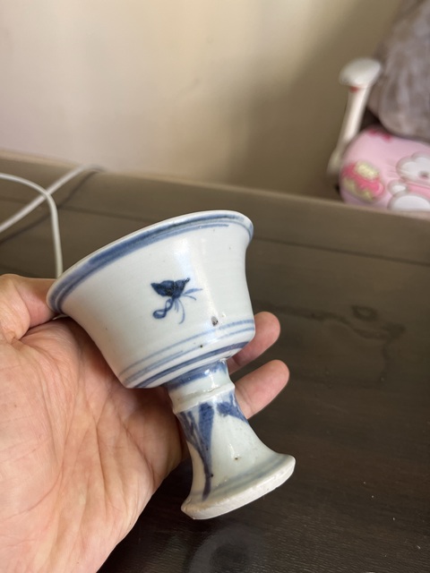 古玩陶瓷蝶紋青花高足杯真品鑒賞圖