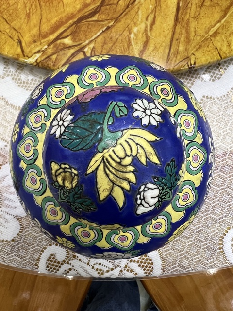 古玩陶瓷花卉紋粉彩罐真品鑒賞圖