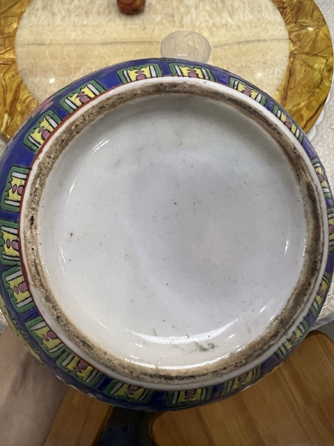 古玩陶瓷花卉紋粉彩罐真品鑒賞圖