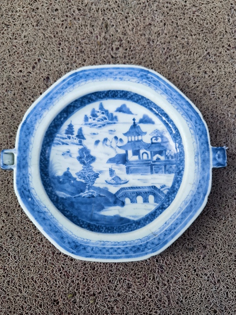 古玩陶瓷樓臺亭閣山水紋青花溫盤真品鑒賞圖