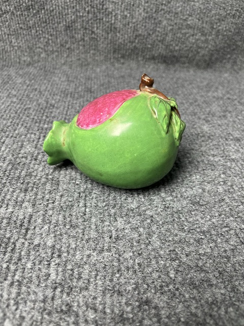 古玩陶瓷仿生瓷石榴供果真品鑒賞圖