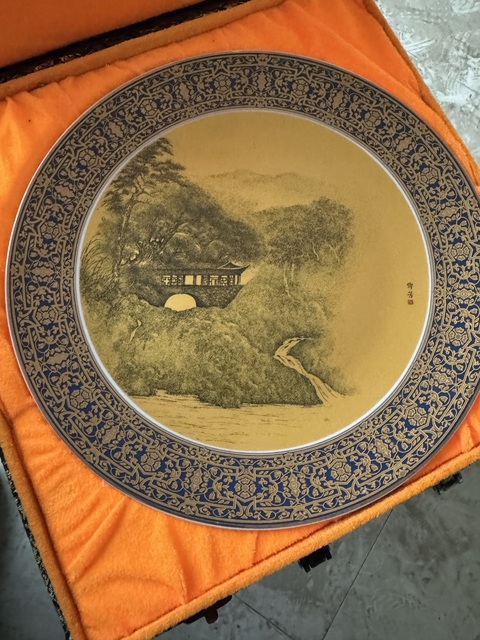 古玩陶瓷傳芳款山水紋盤真品鑒賞圖