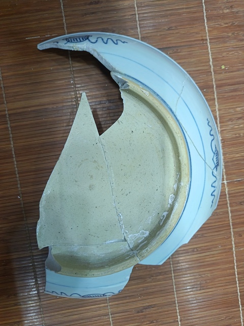 古玩陶瓷梵字紋青花盤標本真品鑒賞圖