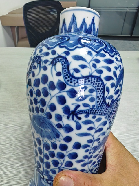 古玩陶瓷青花龍紋雞腿瓶真品鑒賞圖