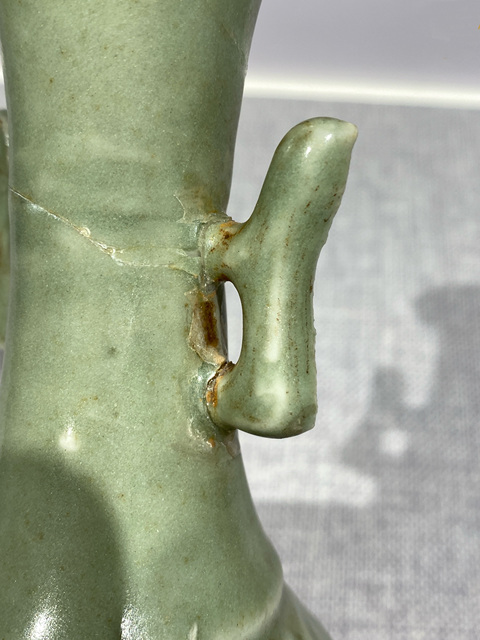 古玩陶瓷明龍泉模印雙耳瓶真品鑒賞圖