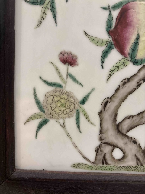 古玩陶瓷桃紋粉彩瓷板畫真品鑒賞圖