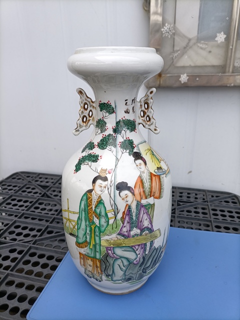 古玩陶瓷粉彩人物故事紋雙耳瓶真品鑒賞圖
