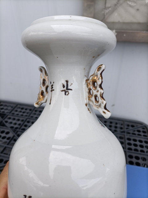 古玩陶瓷粉彩人物故事紋雙耳瓶真品鑒賞圖