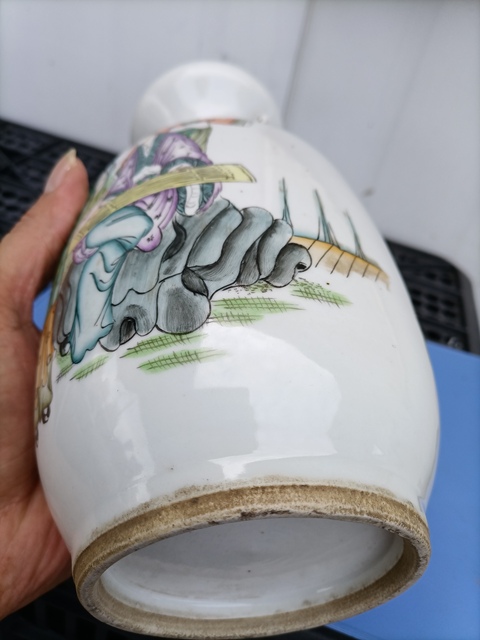 古玩陶瓷粉彩人物故事紋雙耳瓶真品鑒賞圖