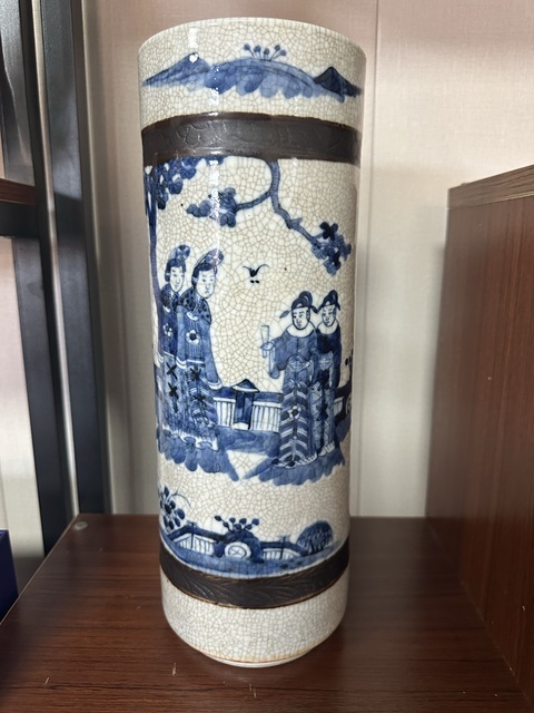 古玩陶瓷哥釉地鐵銹釉青花人物紋箭筒真品鑒賞圖