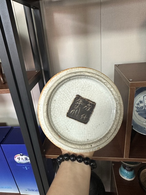 古玩陶瓷哥釉地鐵銹釉青花人物紋箭筒真品鑒賞圖