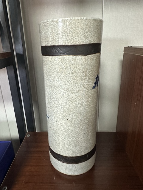 古玩陶瓷哥釉地鐵銹釉青花人物紋箭筒真品鑒賞圖