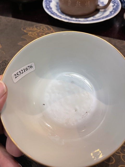 古玩陶瓷粉彩松鼠葡萄紋碗真品鑒賞圖