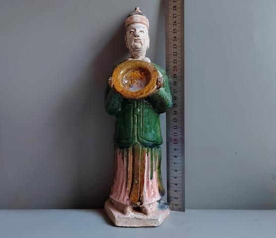 古玩陶瓷明三彩人物俑真品鑒賞圖