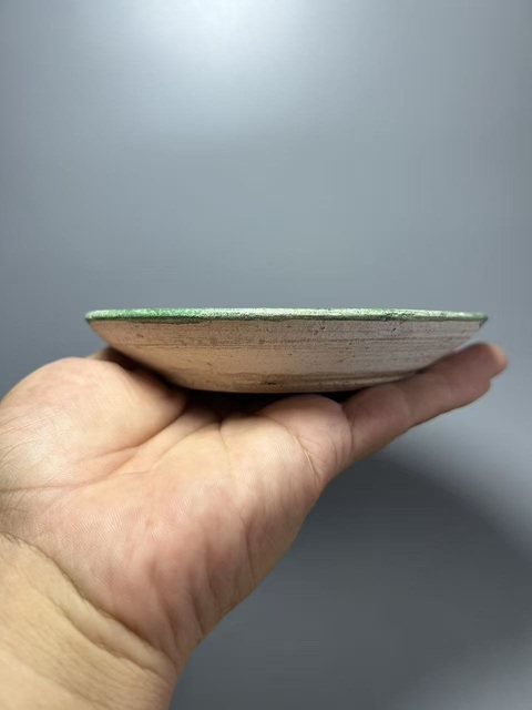 古玩陶瓷遼三彩刻仙鶴紋盤真品鑒賞圖