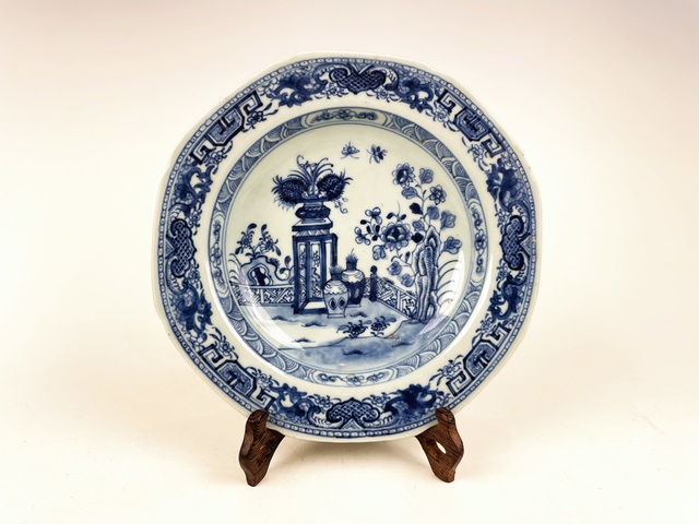 古玩陶瓷清早期·青花博古清貢盤真品鑒賞圖