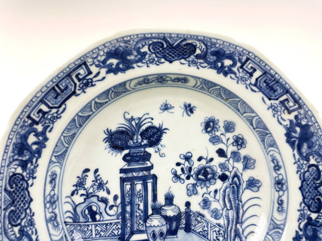 古玩陶瓷清早期·青花博古清貢盤真品鑒賞圖