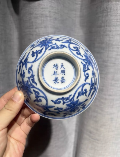 古玩陶瓷清早期纏枝蓮花卉紋淺腹碗真品鑒賞圖