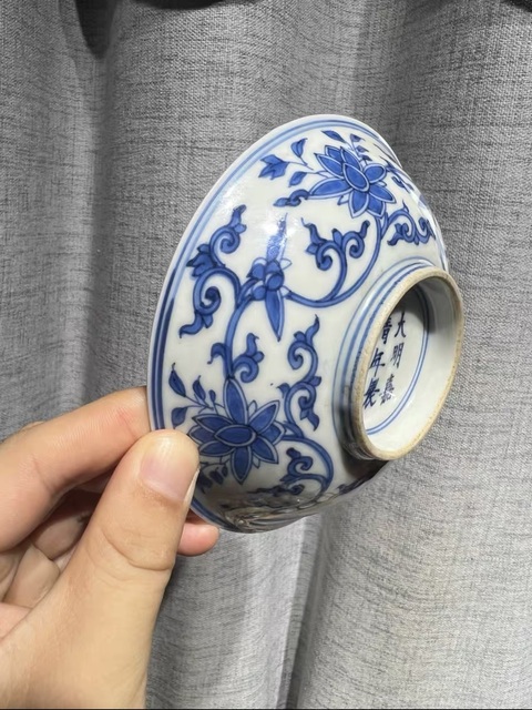 古玩陶瓷清早期纏枝蓮花卉紋淺腹碗真品鑒賞圖