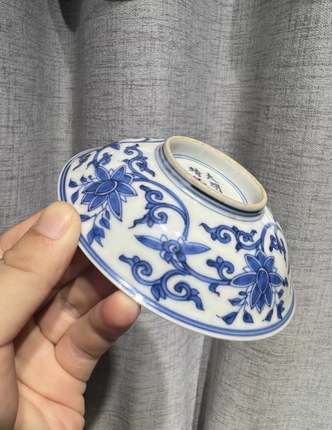 古玩陶瓷清早期纏枝蓮花卉紋淺腹碗真品鑒賞圖
