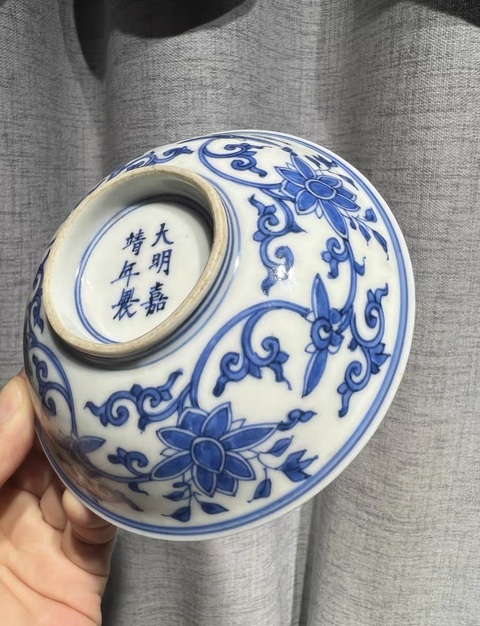古玩陶瓷清早期纏枝蓮花卉紋淺腹碗真品鑒賞圖