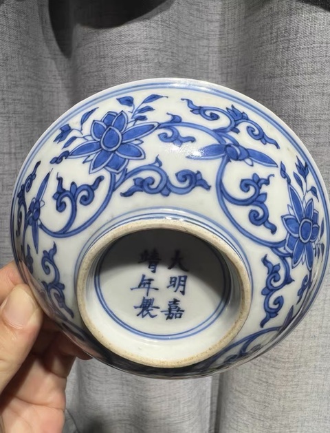 古玩陶瓷清早期纏枝蓮花卉紋淺腹碗真品鑒賞圖