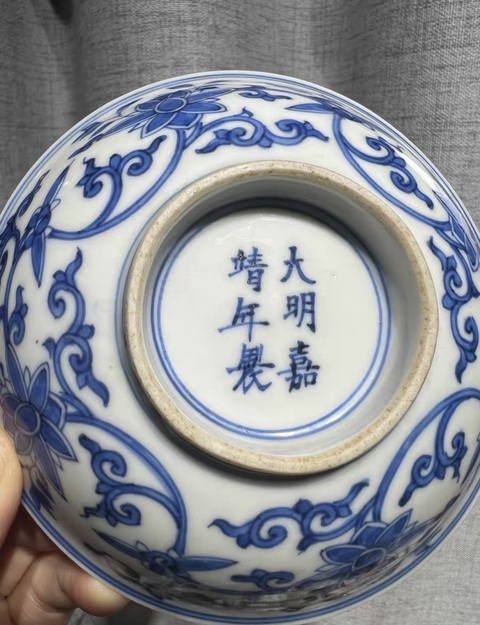 古玩陶瓷清早期纏枝蓮花卉紋淺腹碗真品鑒賞圖