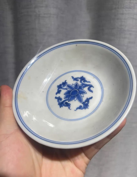 古玩陶瓷清早期纏枝蓮花卉紋淺腹碗真品鑒賞圖