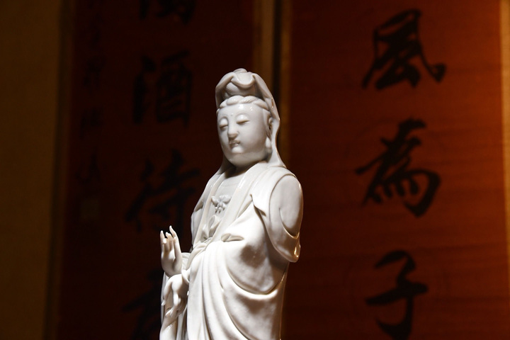 古玩陶瓷德化白瓷觀音菩薩造像真品鑒賞圖