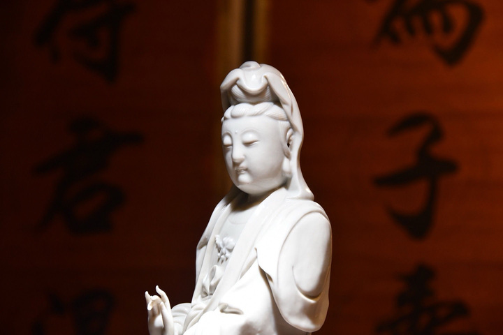 古玩陶瓷德化白瓷觀音菩薩造像真品鑒賞圖