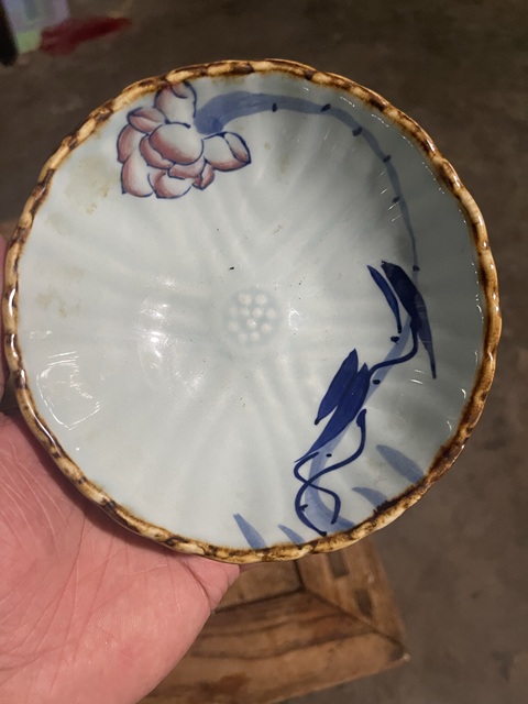 古玩陶瓷青花釉里紅三足盤真品鑒賞圖