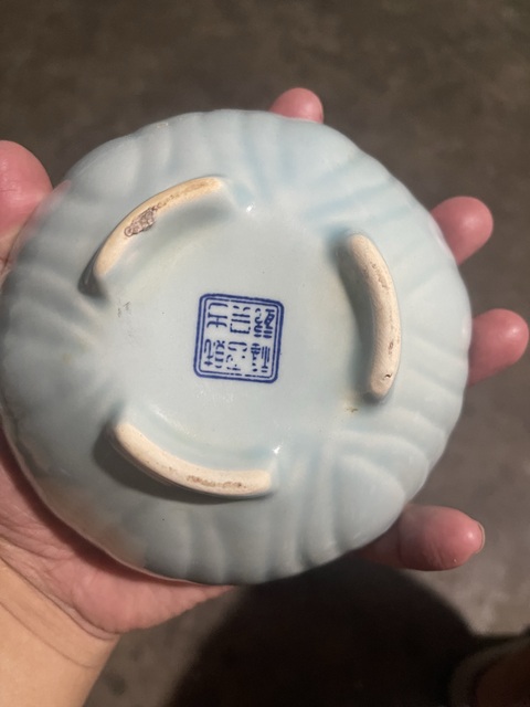 古玩陶瓷青花釉里紅三足盤真品鑒賞圖