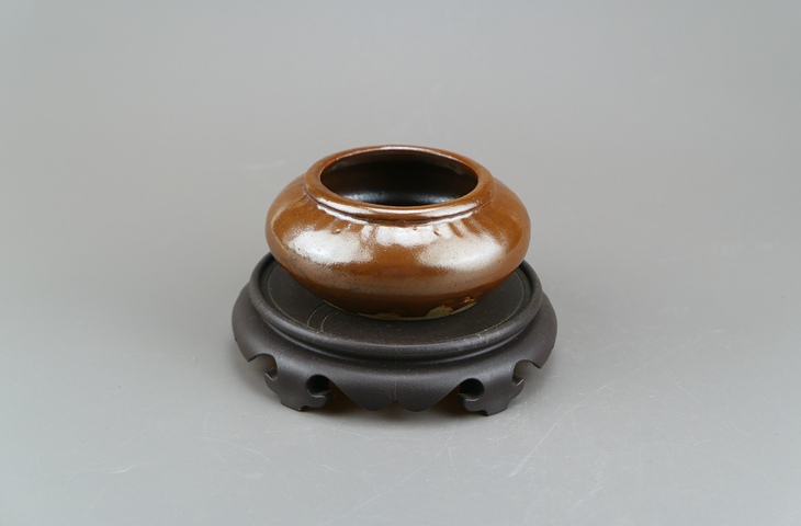 古玩陶瓷精品:明代耀州窯柿紅釉唇口洗(文房雅器)拍賣,當前價格114元