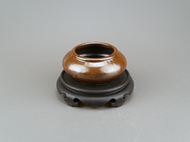 古玩陶瓷精品:明代耀州窯柿紅釉唇口洗(文房雅器)拍賣,當前價格114元