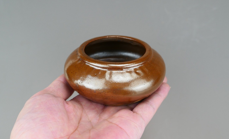 古玩陶瓷精品:明代耀州窯柿紅釉唇口洗(文房雅器)拍賣,當前價格114元