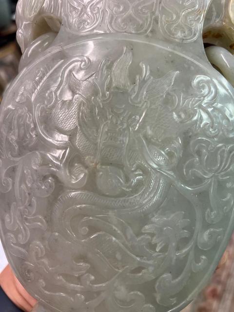 古玩玉器和田玉雕龍紋象耳瓶真品鑒賞圖