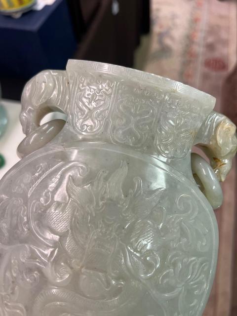 古玩玉器和田玉雕龍紋象耳瓶真品鑒賞圖