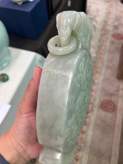 古玩玉器和田玉雕龍紋象耳瓶真品鑒賞圖