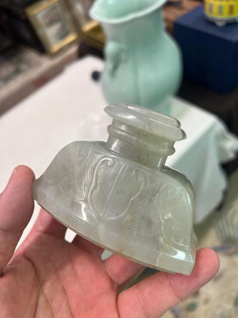 古玩玉器和田玉雕龍紋象耳瓶真品鑒賞圖