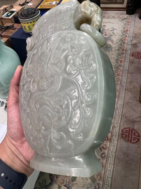 古玩玉器和田玉雕龍紋象耳瓶真品鑒賞圖