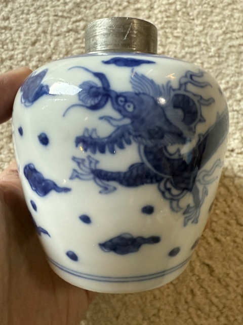古玩陶瓷龍紋青花罐真品鑒賞圖