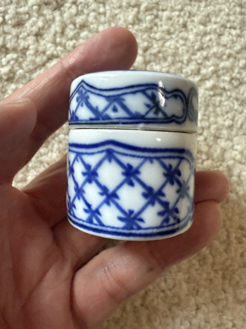 古玩陶瓷青花蓋盒真品鑒賞圖