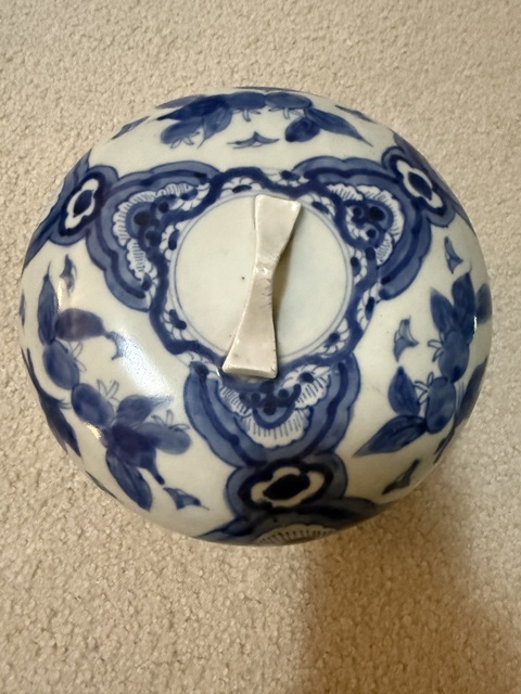 古玩陶瓷花卉紋青花蓋罐 真品鑒賞圖