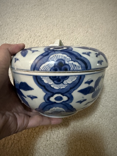 古玩陶瓷花卉紋青花蓋罐 真品鑒賞圖