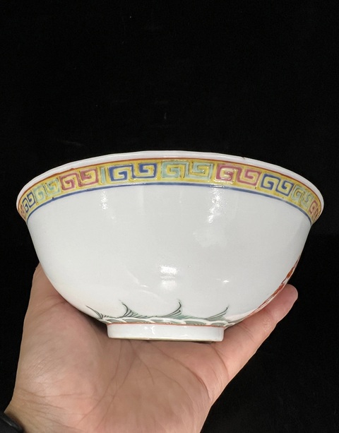 古玩陶瓷粉彩團龍紋碗真品鑒賞圖